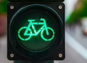 Vélos et tricycles électriques : les différences de régulation entre la France et le Canada
